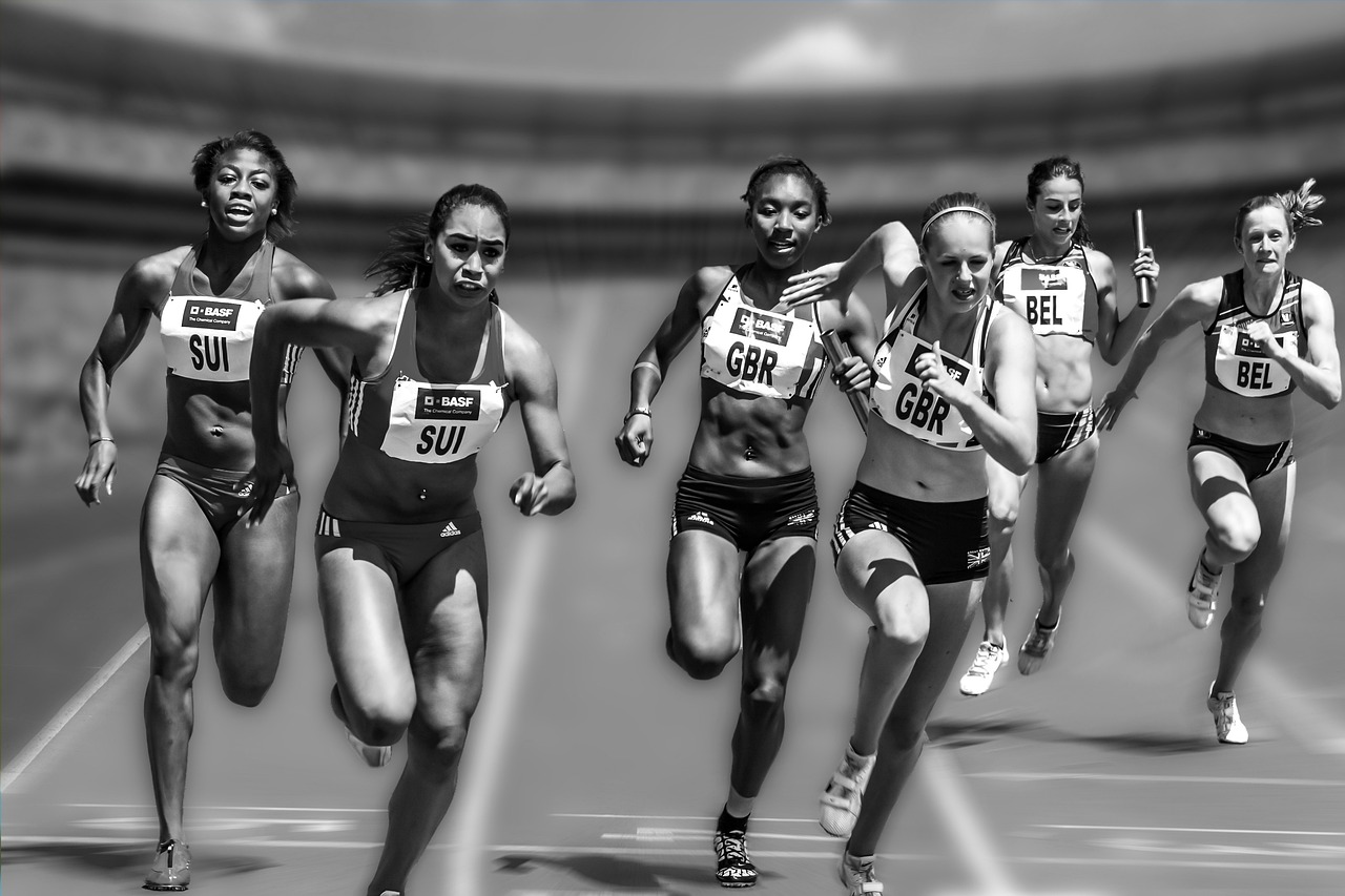 women running race racing athletes 655353
